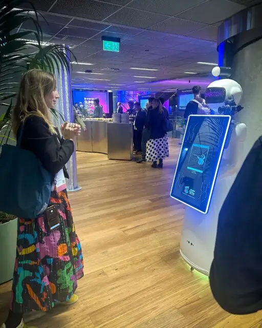 At first they’re curious.
Then they realize they’re not just meeting a robot, they’re part of the moment.

Rovi Robot turning a simple interaction into something people actually stop for, smile at, and remember long after the event.

#EventExperience #RoviRobot #FutureEvents #CorporateEntertainment #EventTech