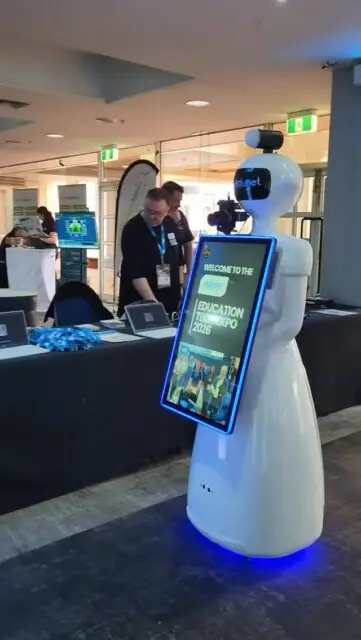 Rovi’s already looking for its next crowd to roam 🤖 who’s got him next?

#edunettechexpo #RoviRobot #EventTech #CaulfieldRacecourse #FutureOfEducation